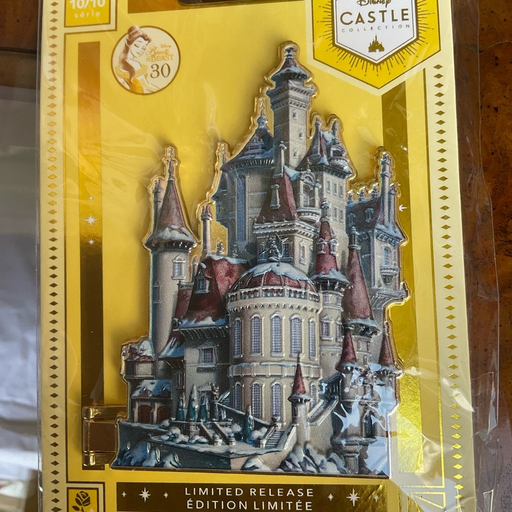 BEAUTY AND THE BEAST  CASTLE  PIN 2021 COLLECTION OPENS UP ON HINGES  HUGE PIN